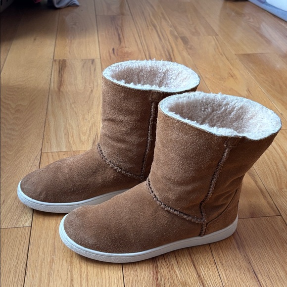 UGG Classic woman’s Mika Sneaker Boots Sz 7 - Picture 9 of 12